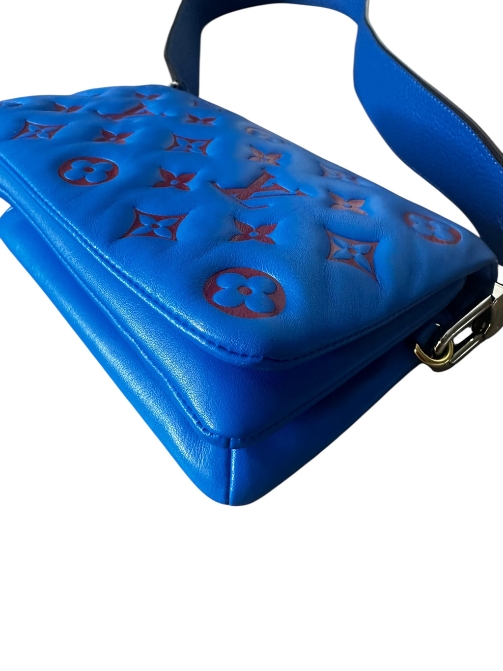 Preloved Louis Vuitton Coussin Pochette Lambskin Crossbody Bag 00212026OPUL