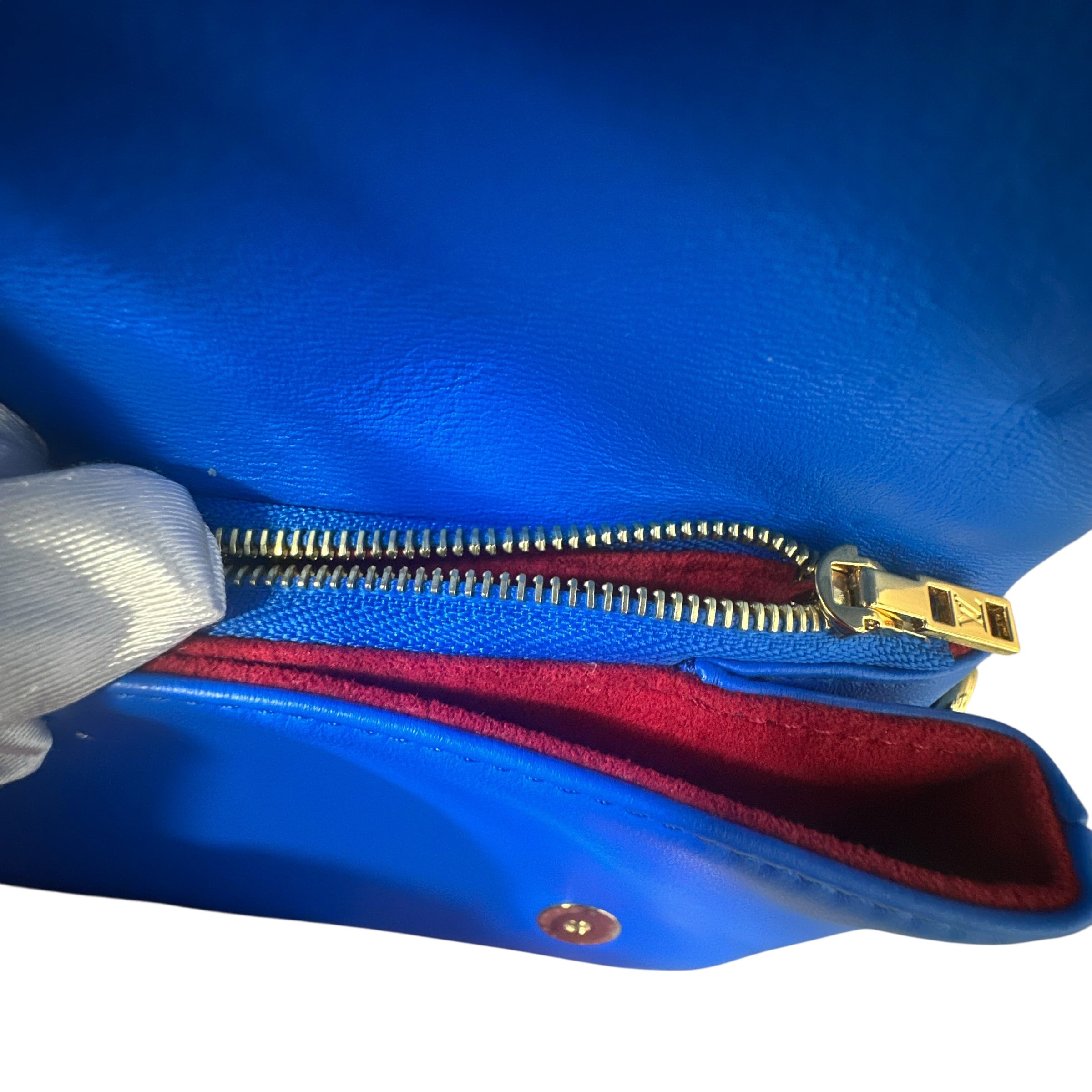 Preloved Louis Vuitton Coussin Pochette Lambskin Crossbody Bag 00212026OPUL