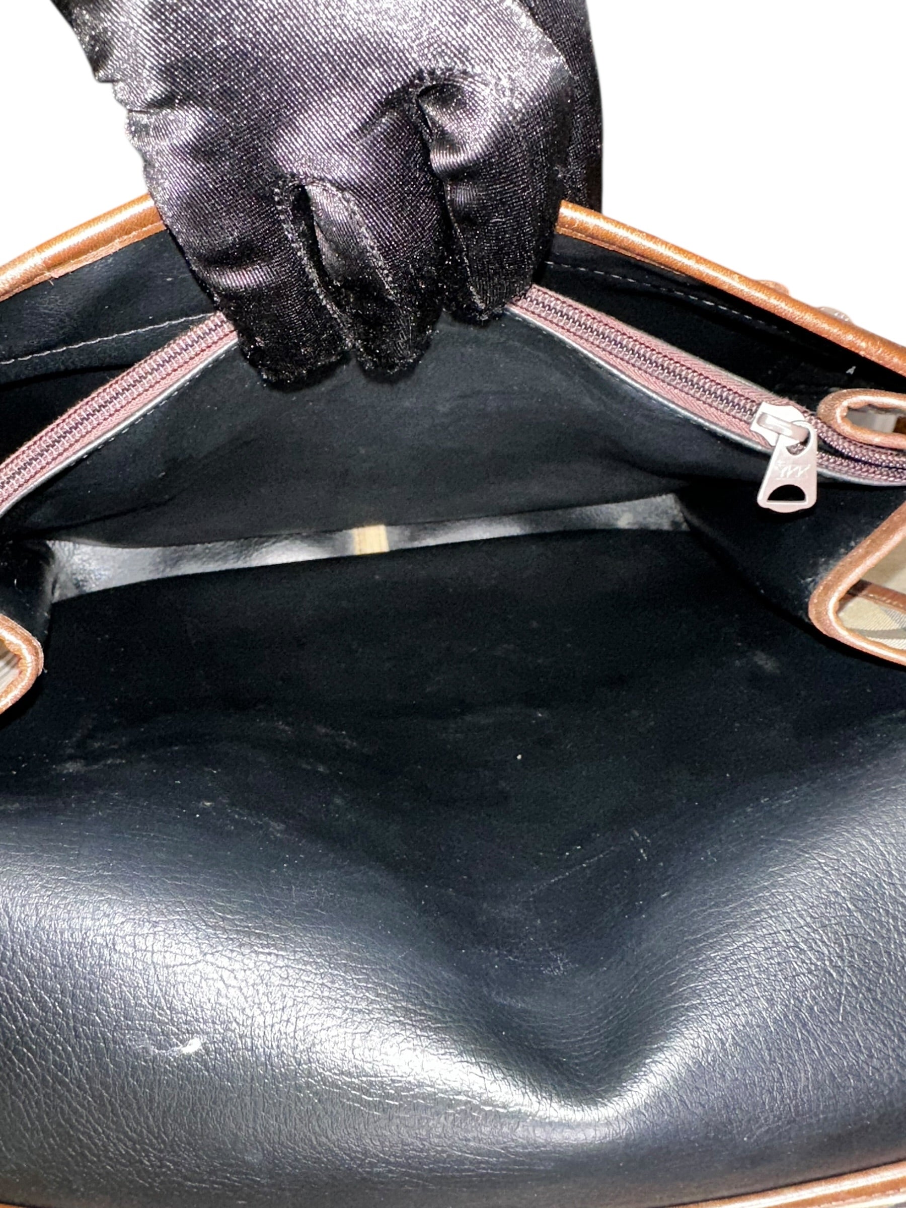 Preloved Burberry Nova Messenger Bag 00092026OPUL